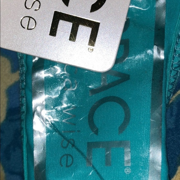 L Space Juniors Inlay Crochet Bottom nwt - Picture 4 of 6